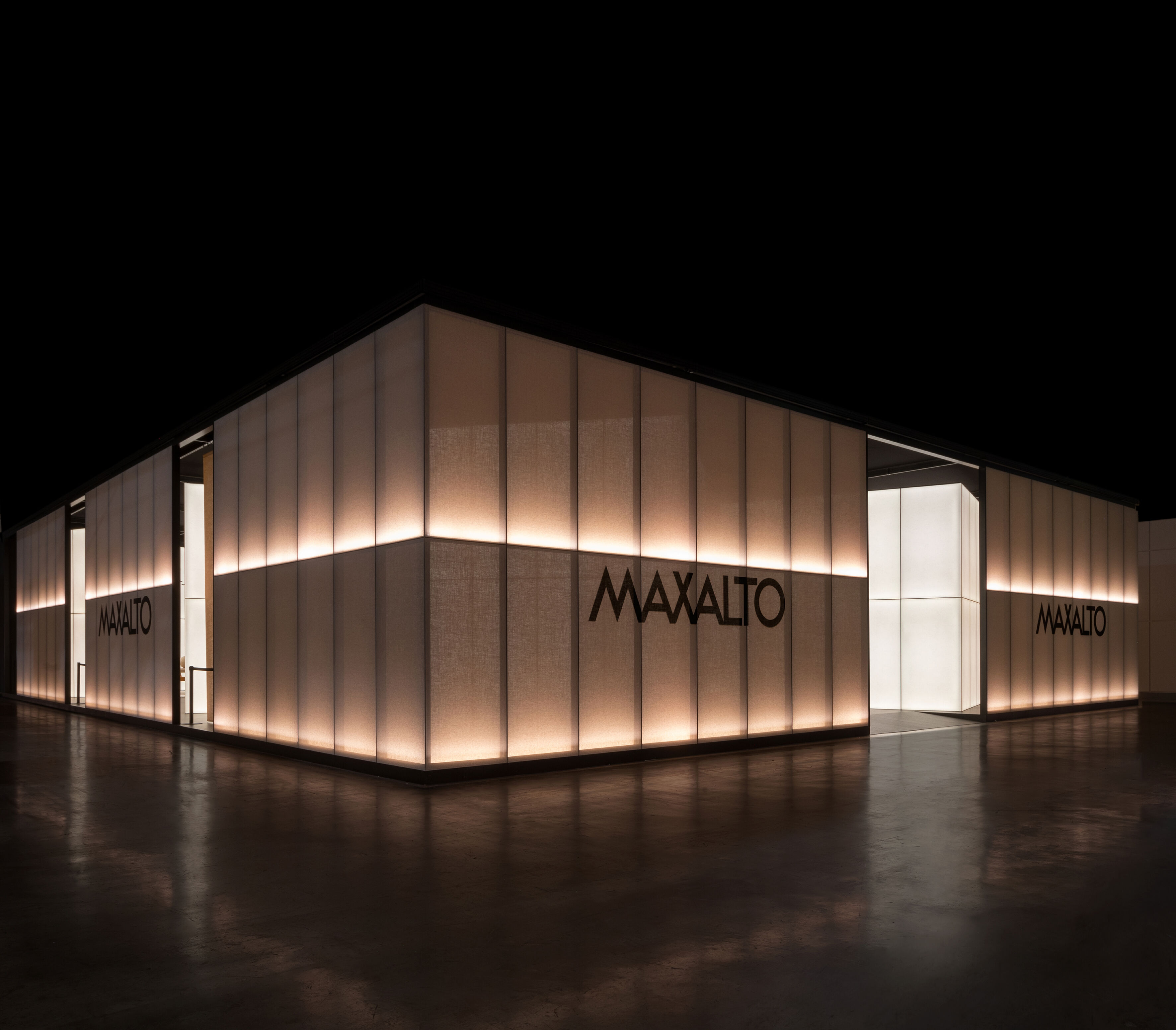 【希少！】MAXALTO / B&B ITALIA LEUKON 69万 Maxalto at the Salone del Mobile | Flos B&B Italia Group